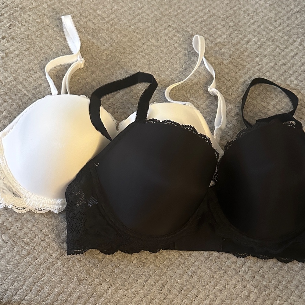 Elegant Lace Trim Black and White Bra set
